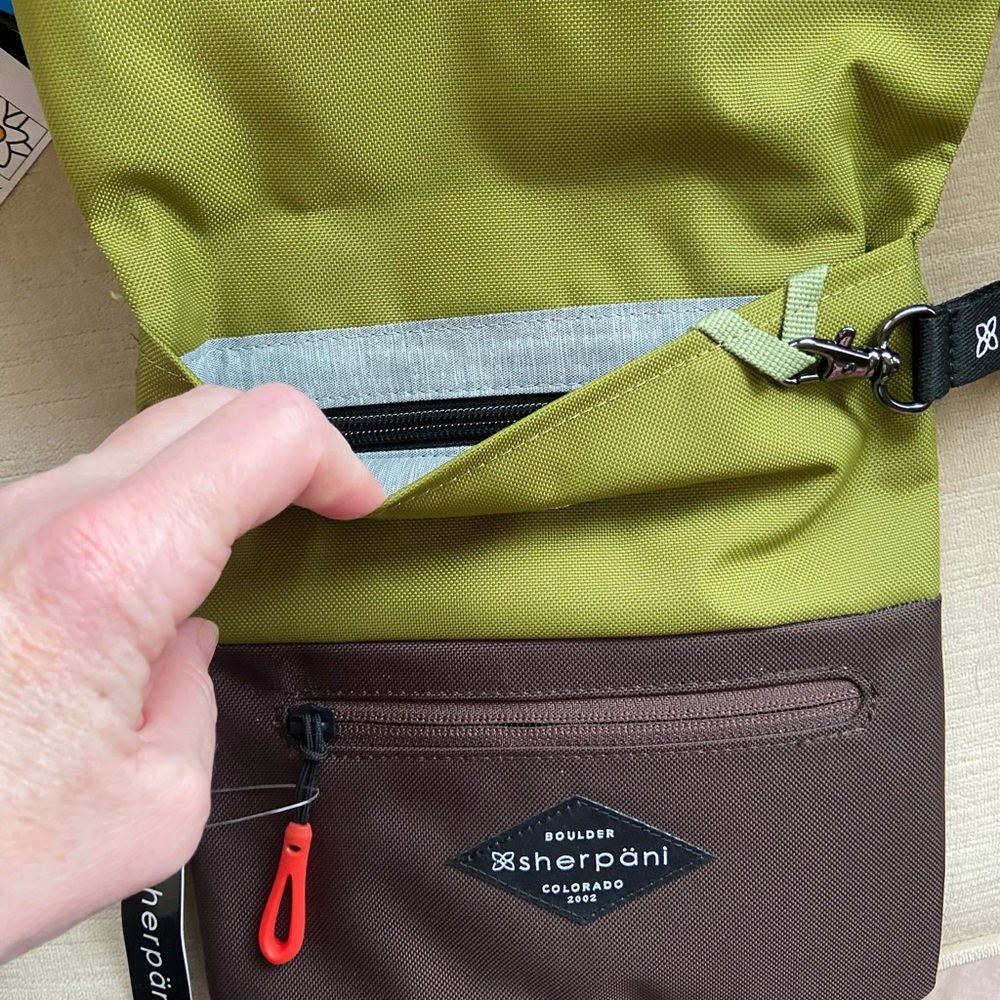 Crossbody Bag NWT , never used, perfect condition!